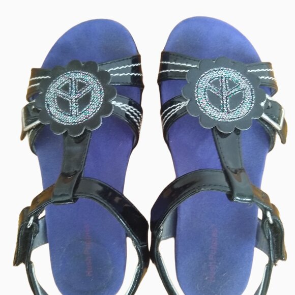 KIDS HUSH PUPPIES BLACK PATENT LEATHER SANDALS W/PEACE SYMBOLS SIZE 1M - Picture 8 of 15